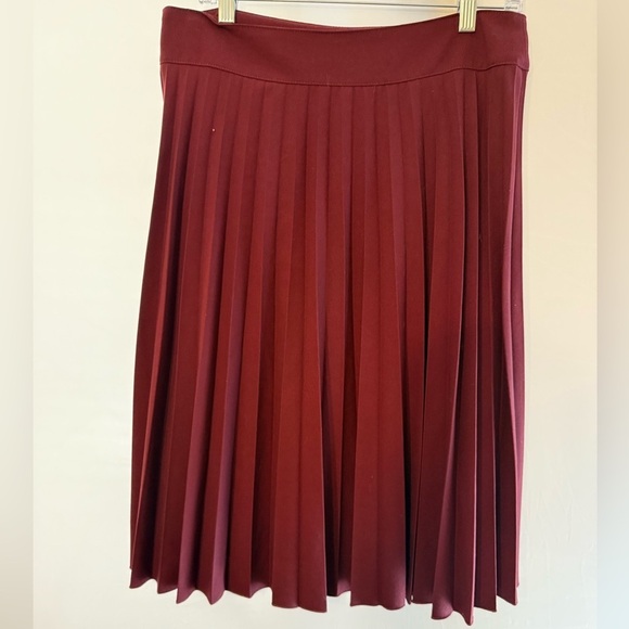 GUZELLA DESIGNER PLEADED BURGUNDY MIDI SKIRT SIZE 10 - Picture 2 of 7